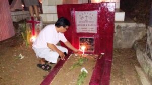 Tradisi Malam Natal di Manado, Pasang Lilin hingga Bawa Kue ke Kuburan