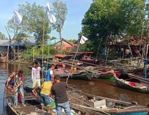SOLAR Langka, Nelayan di Asahan Kibarkan Bendera Putih
