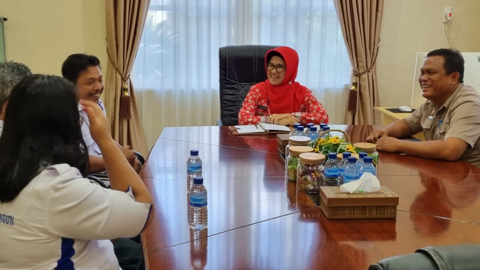 Wali Kota Pematang Siantar, dr.Susanti Dewayani SpA menerima kunjungan pengurus Serikat Media Siber Indonesia (SMSI ) fhoto : istimewa.