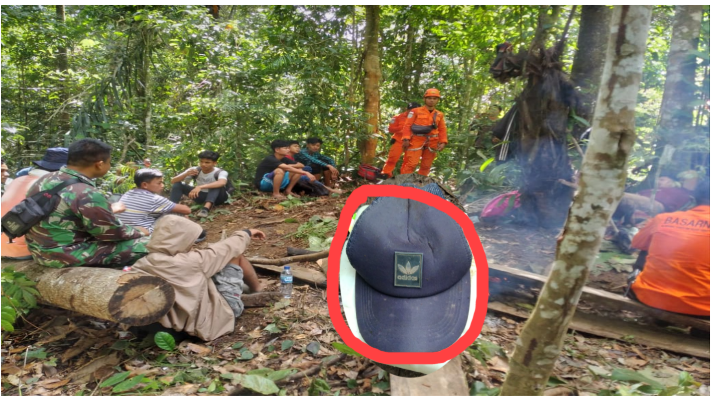 Tim Gabungan menemukan topi ayah lima anak yang hilang di hutan wilayah Tor Putusan,fhoto : istimewa.