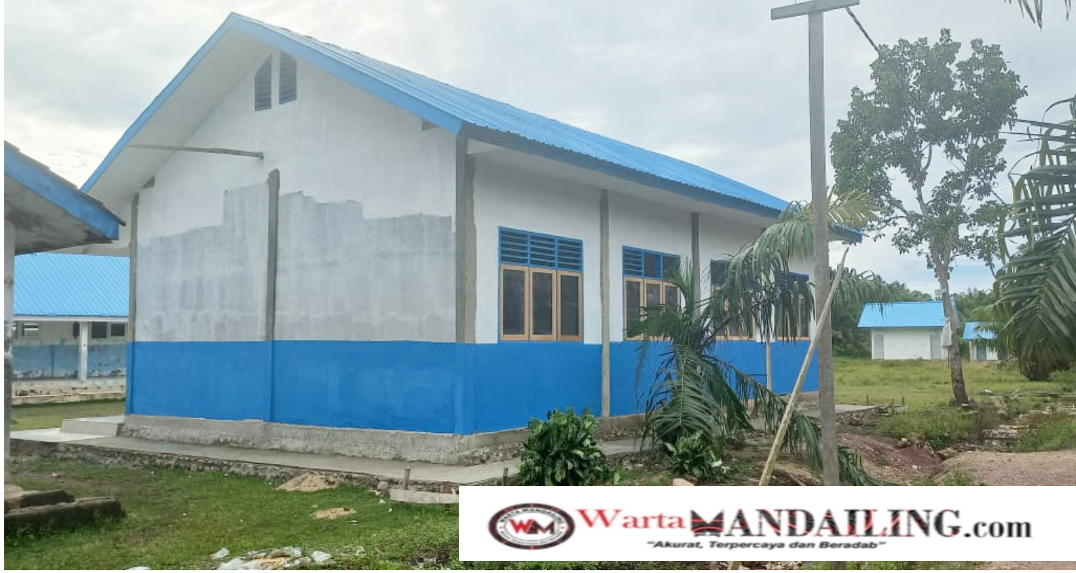 Bangunan Baru Gedung Sekolah Menengah Pertama (SMP) 6 Muara Batang Natal. fhoto : Syahren.