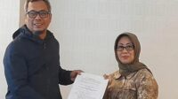 Naskah draf diserahkan langsung oleh Ketua Dewan Pers, Dr Ninik Rahayu, dan diterima oleh Dirjen Informasi dan Komunikasi Publik (IKP), Usman Kansong, di Jakarta, Jumat (17/2/2023). fhoto : istimewa.