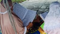 Warga Singkuang l laksanakan tadarusan di lokasi aksi. Lantunan ayat suci Al-Qur'an berkumandang di areal perkebunan kelapa sawit. fhoto : Istimewa.