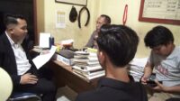 Keluarga korban pencabulan membuat laporan di Polres Madina yang didampingi pengacara korban Herdin Lase, Senin (17/4/2023)