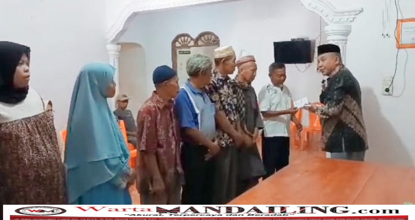 Penyerahan bantuan tersebut diserahkan oleh Ketua Baznas Madina Drs Syafei Lubis, Wakil Ketua lI H. Faizal Nasution, dan Wakil Ketua Amir Mahmud Lubis. Selasa (27/6/2023) fhoto : Istimewa.