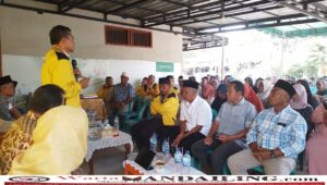 Dewan Pimpinan Daerah (DPD) Partai Golkar Mandailing Natal H. Aswin Parinduri melaksanakan konsolidasi dengan tim pemenangan se- Kecamatan Kotanopan, Senin (25/9/2023) fhoto : Munir Lubis / Warta Mandailing.