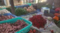 Harga cabai rawit merah di Pasar tradisional merangkak naik, Senin (30/10/2023) fhoto : Edwin/ Wartamandailing.