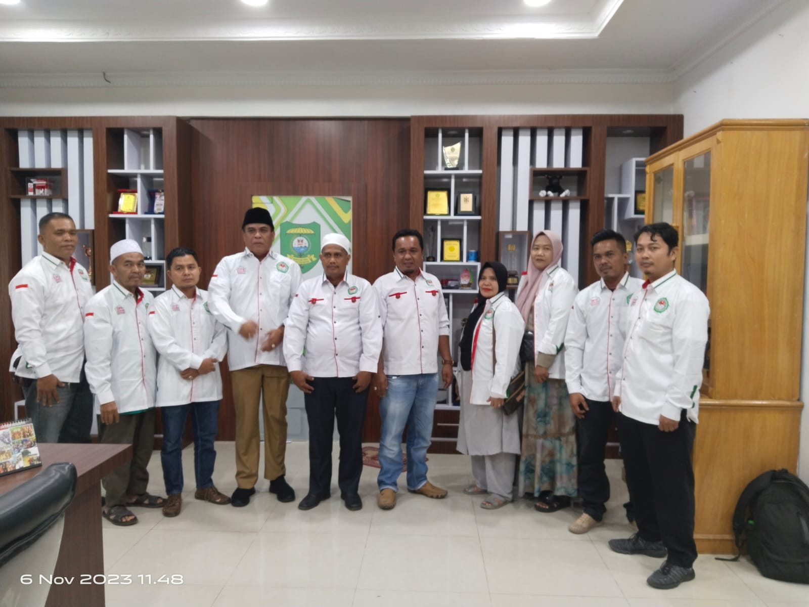 Bupati Madina H.M Ja'far Sukhairi Nasution menerima Audiensi DPD APPSINDO Kabupaten Mandailing Natal,Senin (6/11/2023) fhoto : istimewa.