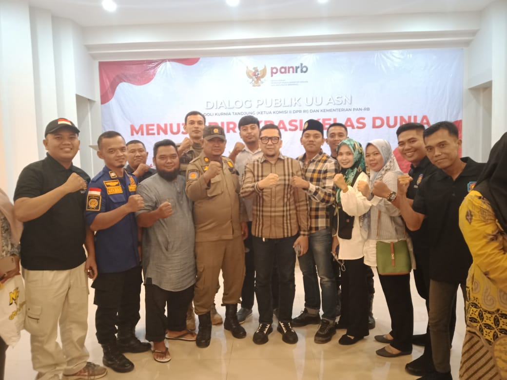 Perwakilan MENPAN-RB ketika bersama sejumlah Satpolpp Sumatera utara di hotel Asahan. fhoto : istimewa.