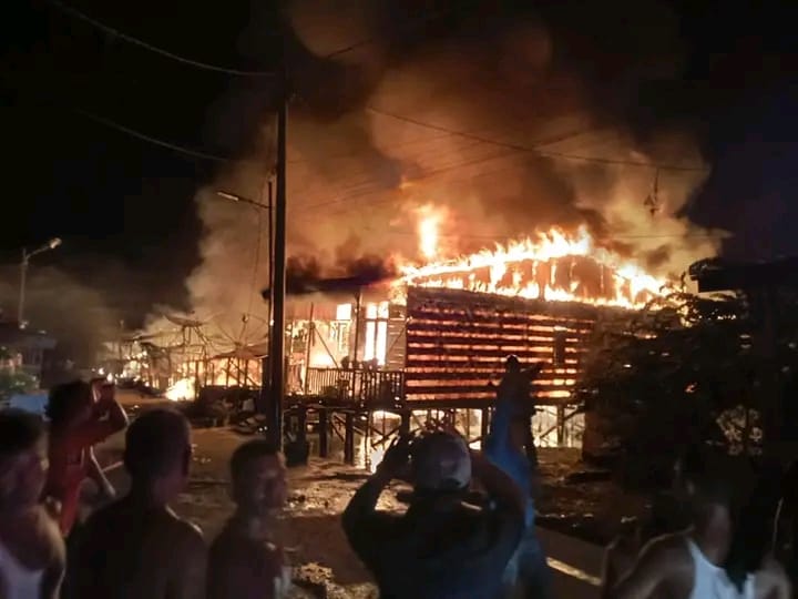 Puluhan rumah warga terbakar di Sibolga, Rabu (13/3/2024) fhoto : Istimewa.