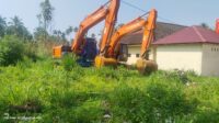 Dua excavator yang diamankan dari PETI Kotanopan disimpan di parkir belakang Polres Madina, Senin (18/3/2024) Dok : SMSI Madina.