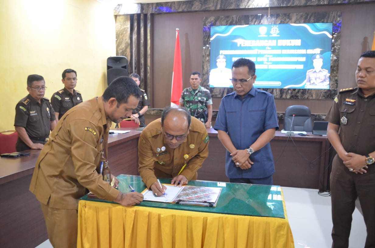 Pemko dengan Kejari Padangsidimpuan tandatangani perjanjian kerjasama, Selasa (26/3/2024) fhoto : Istimewa.