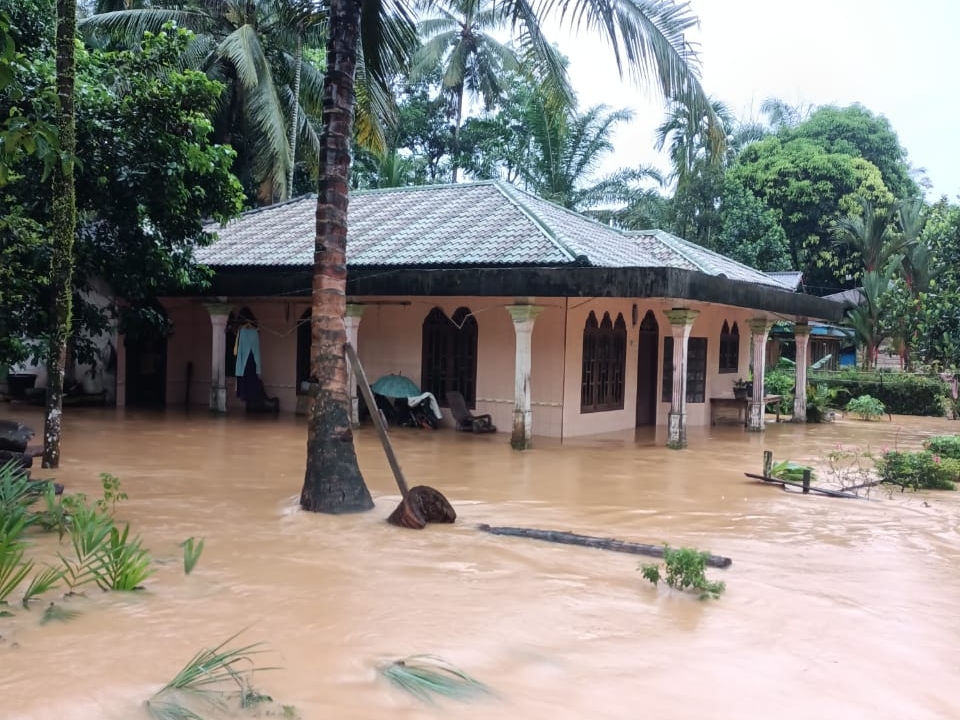 Banjir yang mulai sejak Jum'at (8/3/2024) dini hari itu telah merendam Pemukiman warga Desa Tegal Sari, fhoto : Istimewa.