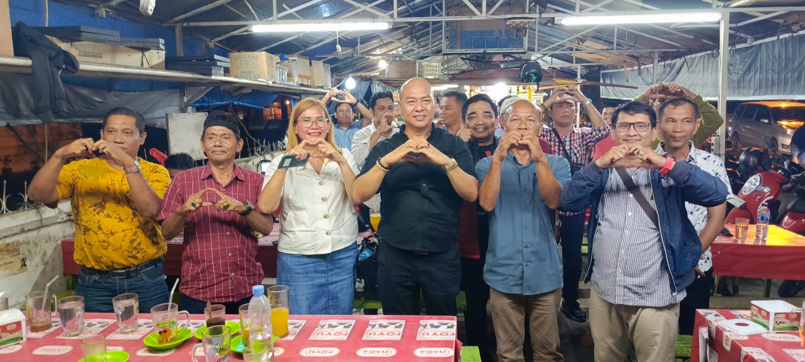 Dr Drs Nikson Nababan MSi berkunjung ke Warkop Jurnalis di Medan, Senin (20/5/2024) malam, fhoto : Ist.