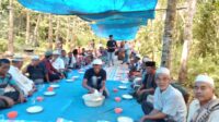 Warga melaksanakan syukuran panen padi sekaligus bayar nazar di wilayah persawahan Payaombur. Minggu (21/07/2024). Fhoto : Munir Lubis.