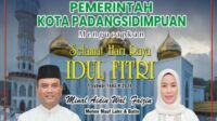 Poto iklan Selamat idul Fitri oleh Pj walikota Padang Sidempuan bersama istri, fhoto : Istimewa.